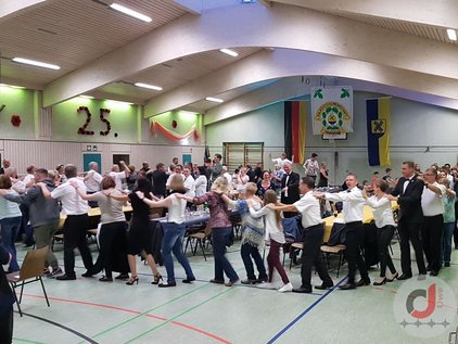  DJ Uwe legt live auf einer Veranstaltung in Niedersachsen auf